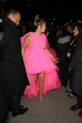 90909224_jennifer_lopez_12122018_18.jpg