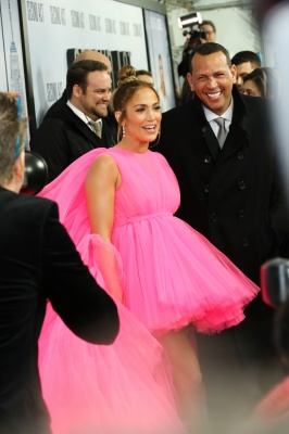 90909225_jennifer_lopez_12122018_19.jpg