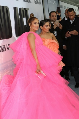 90909228_jennifer_lopez_12122018_22.jpg