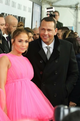 90909229_jennifer_lopez_12122018_23.jpg