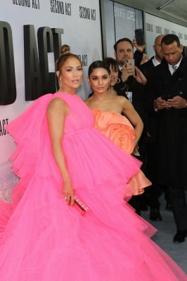 90909232_jennifer_lopez_12122018_25.jpg