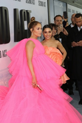 90909237_jennifer_lopez_12122018_30.jpg