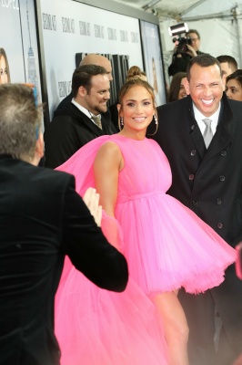 90909238_jennifer_lopez_12122018_31.jpg