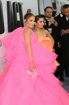 90909248_jennifer_lopez_12122018_41.jpg