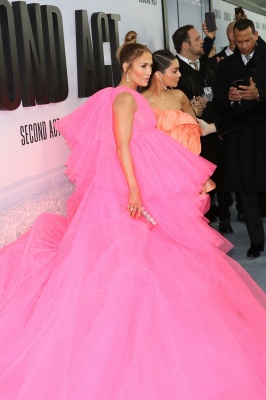 90909249_jennifer_lopez_12122018_42.jpg