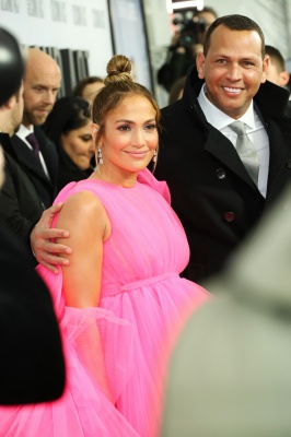 90909250_jennifer_lopez_12122018_43.jpg