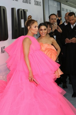 90909251_jennifer_lopez_12122018_44.jpg