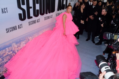 90909265_jennifer_lopez_12122018_56.jpg