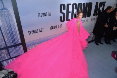 90909267_jennifer_lopez_12122018_58.jpg