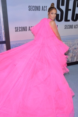 90909269_jennifer_lopez_12122018_60.jpg