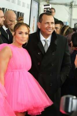 90909273_jennifer_lopez_12122018_64.jpg