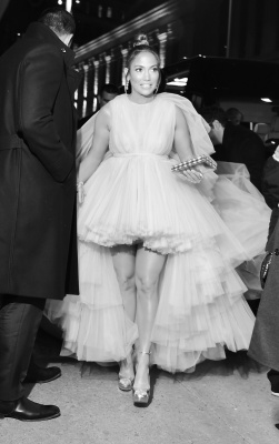 90909275_jennifer_lopez_12122018_66.jpg