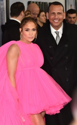 90909282_jennifer_lopez_12122018_73.jpg