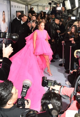 90909284_jennifer_lopez_12122018_75.jpg