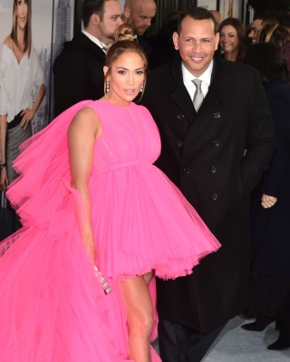 90909287_jennifer_lopez_12122018_78.jpg
