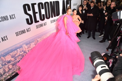 90909289_jennifer_lopez_12122018_80.jpg