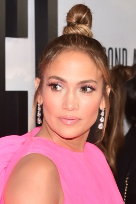 90909290_jennifer_lopez_12122018_81.jpg