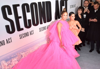 90909294_jennifer_lopez_12122018_86.jpg
