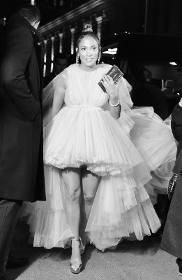 90909295_jennifer_lopez_12122018_87.jpg