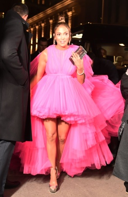 90909297_jennifer_lopez_12122018_89.jpg