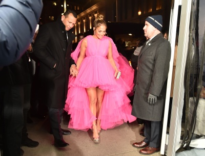 90909301_jennifer_lopez_12122018_93.jpg
