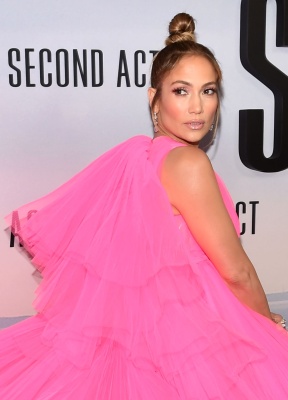 90909302_jennifer_lopez_12122018_94.jpg