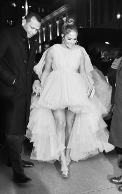 90909305_jennifer_lopez_12122018_97.jpg