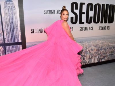 90909306_jennifer_lopez_12122018_98.jpg