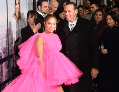 90909309_jennifer_lopez_12122018_101.jpg