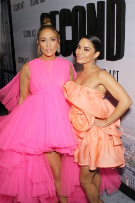 90909312_jennifer_lopez_12122018_104.jpg