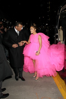 90909313_jennifer_lopez_12122018_105.jpg