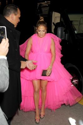 90909314_jennifer_lopez_12122018_106.jpg