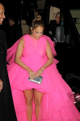 90909315_jennifer_lopez_12122018_107.jpg