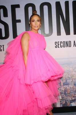 90909317_jennifer_lopez_12122018_108.jpg