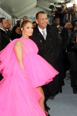 90909322_jennifer_lopez_12122018_113.jpg