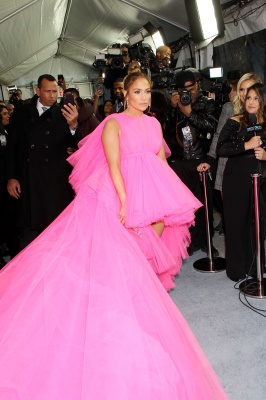 90909324_jennifer_lopez_12122018_115.jpg