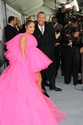 90909328_jennifer_lopez_12122018_118.jpg