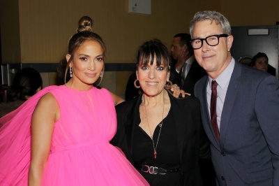 90909331_jennifer_lopez_12122018_120.jpg