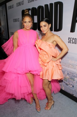 90909333_jennifer_lopez_12122018_122.jpg