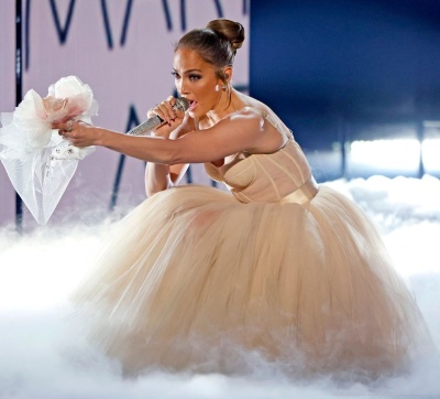 Jennifer_Lopez_-_Performs_Live_at_American_Music_Awards_in_Los_Angeles_11-21-2021__1_.jpg
