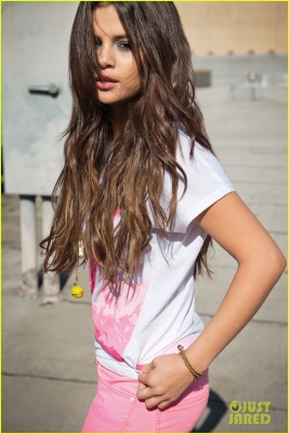 846137628_selena_gomez_letterman_appearance_neo_campaign_pics_11_122_198lo.jpg
