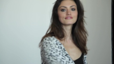 MEET_PHOEBE_TONKIN_734.jpg