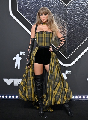 TAYLOR_0128~0.jpg