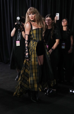 TAYLOR_0203~0.jpg