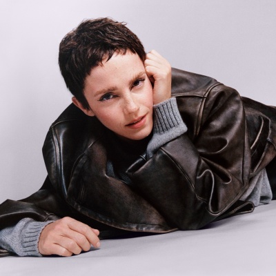 309403231_prada-paradoxe-official-pr-portrait-03-1x1.jpg