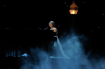 taylor_0004~0.jpg