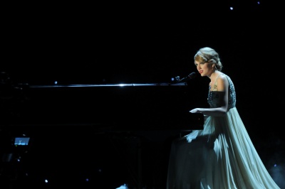 taylor_0010~0.jpg