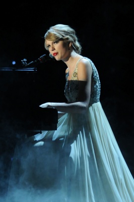 taylor_0012~0.jpg