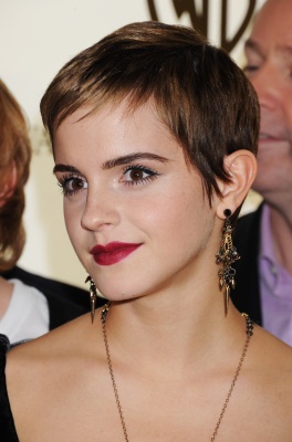 29015_kaneda_Emma_Watson_Warner_Brothers_Leavesden_Studios_Photocall_13_123_132lo.jpg