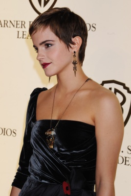 29182_kaneda_Emma_Watson_Warner_Brothers_Leavesden_Studios_Photocall_18_123_167lo.jpg